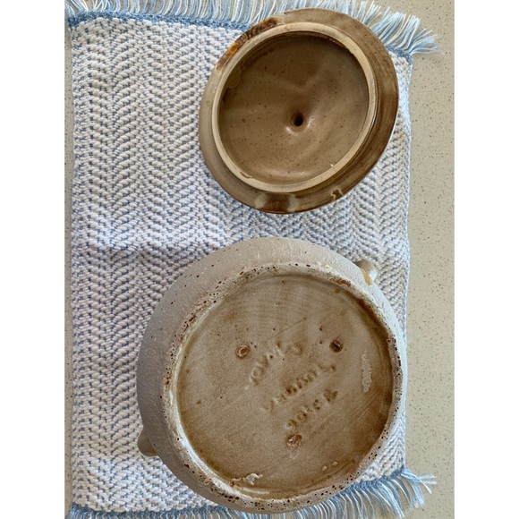 COPY - Rustic handmade pottery baker bowl with lid - Picture 11 of 16